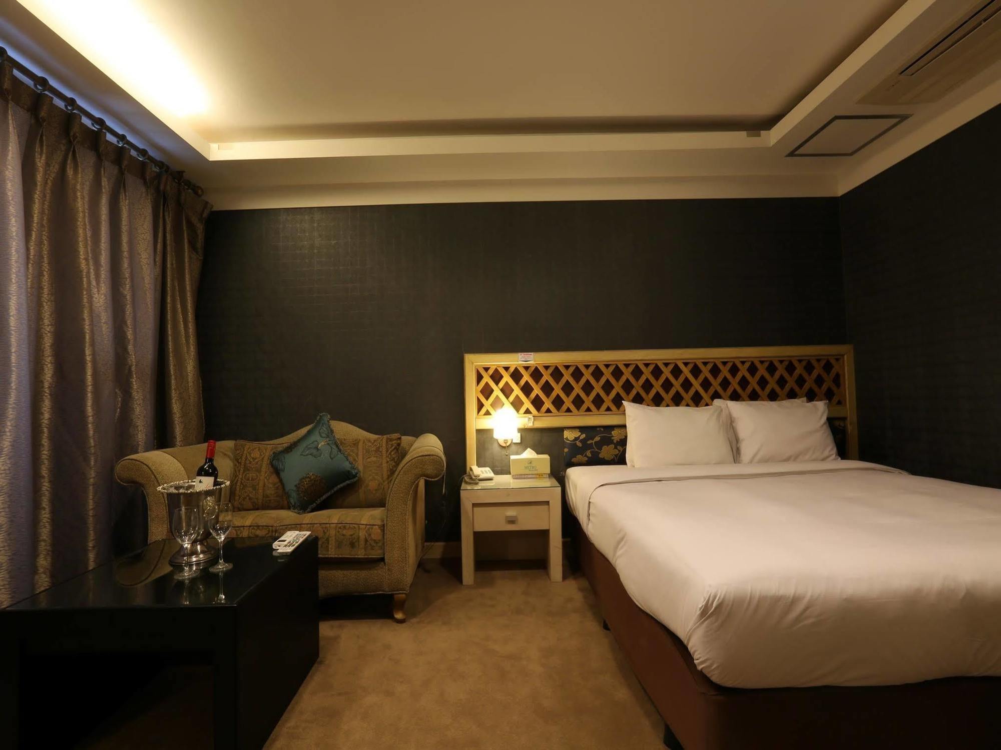 Cheonan Metro Tourist Hotel Экстерьер фото