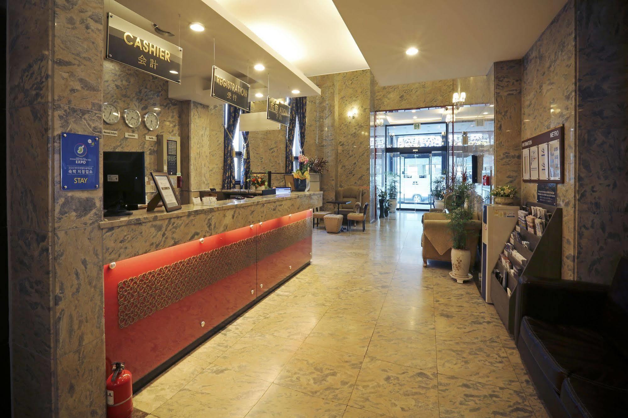 Cheonan Metro Tourist Hotel Экстерьер фото